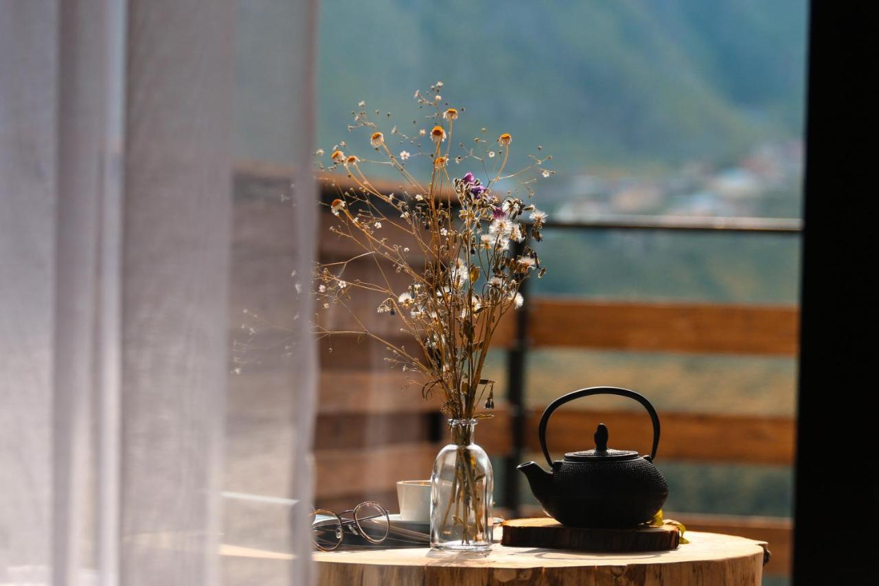 Capra Hotel Kazbegi Eksteriør billede