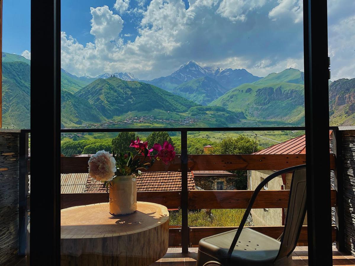 Capra Hotel Kazbegi Eksteriør billede
