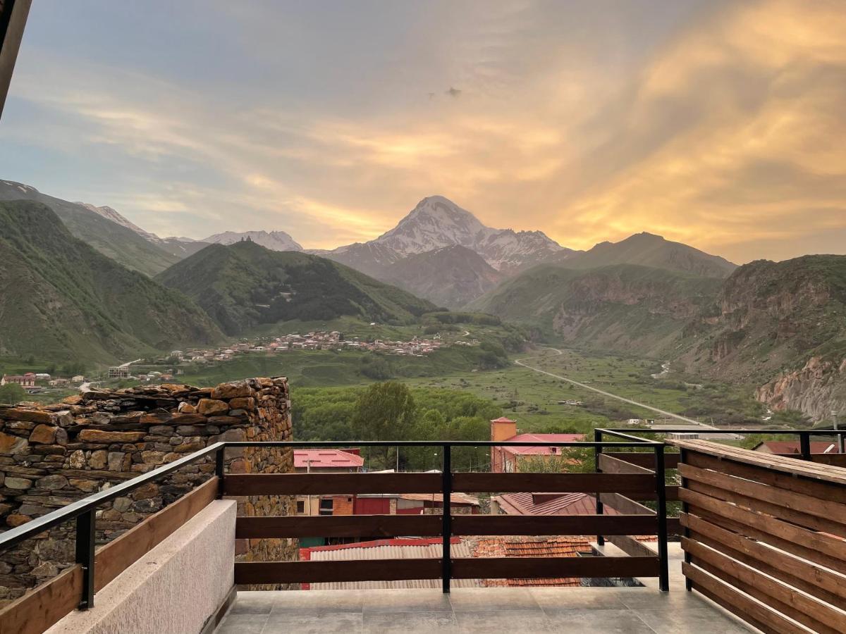 Capra Hotel Kazbegi Eksteriør billede