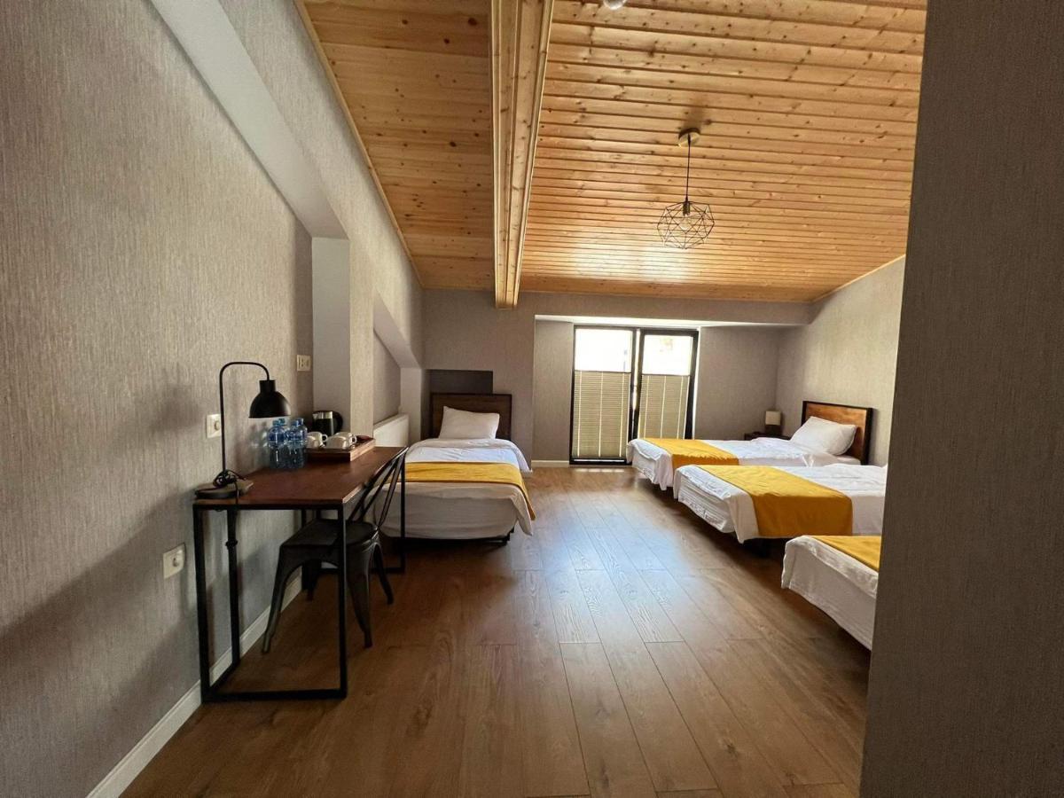 Capra Hotel Kazbegi Eksteriør billede