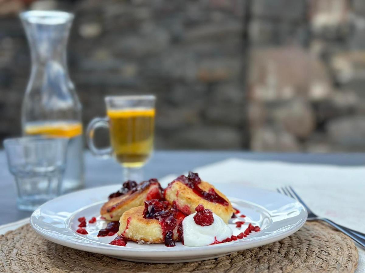 Capra Hotel Kazbegi Eksteriør billede