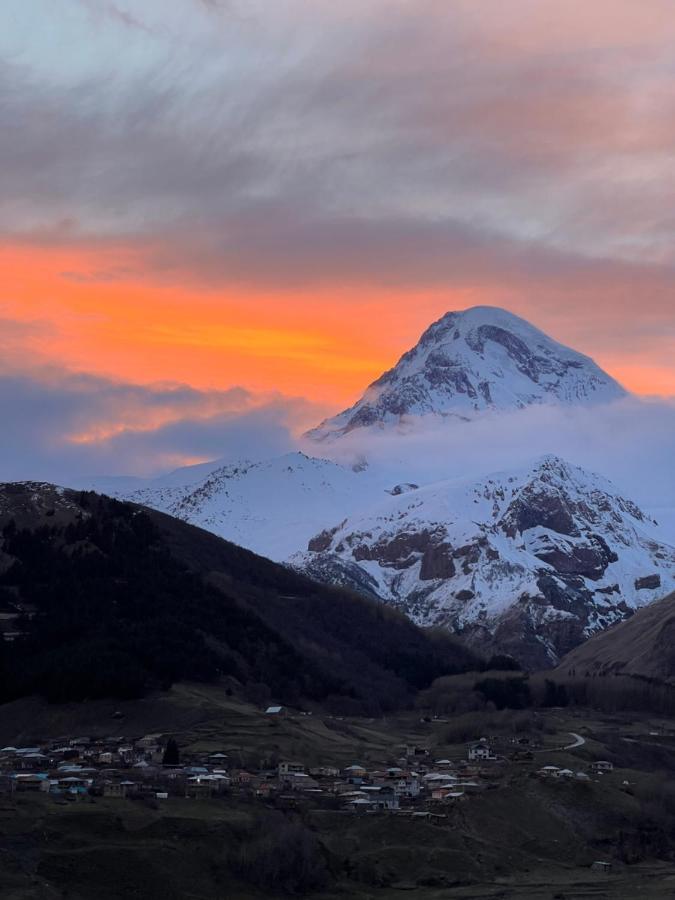 Capra Hotel Kazbegi Eksteriør billede