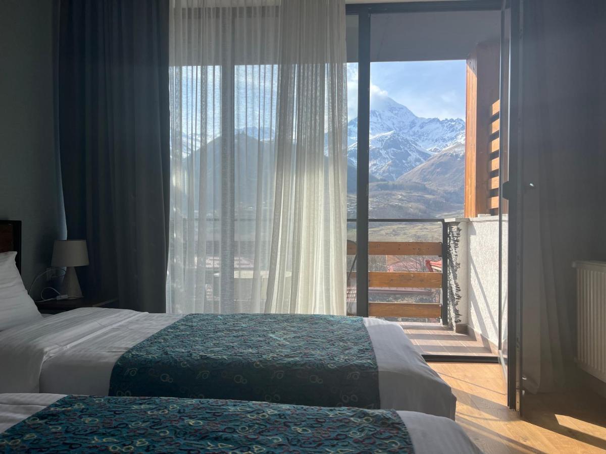 Capra Hotel Kazbegi Eksteriør billede